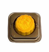 將圖片載入圖庫檢視器 Kung Fu Lava Custard Mini Mooncake 50g (Single) &lt;br&gt; 功夫迷你流心奶黃月餅 (單個裝)