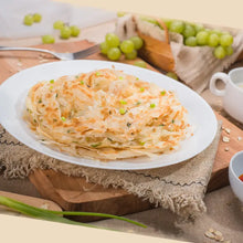 Load image into Gallery viewer, LQQM Puff Paratha Pancake-Chive Flavour (6pcs) 480g &lt;br&gt; 粮全其美香酥手抓餅-蔥香(6片裝)