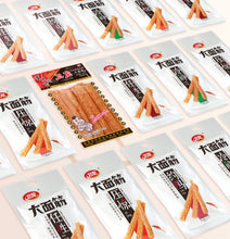 將圖片載入圖庫檢視器 WeiLong Spicy Gluten Sticks 102g &lt;br&gt; 衛龍大面筋香辣味