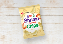 Load image into Gallery viewer, Nongshim Shrimp Flavoured Chips 45g &lt;br&gt; 農心 鮮蝦片